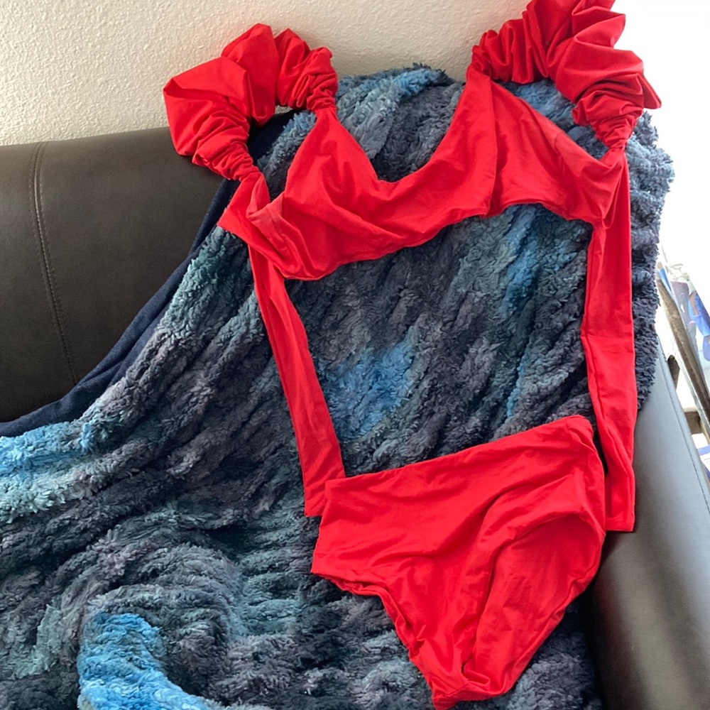 Red bikini Maygel Coronel
